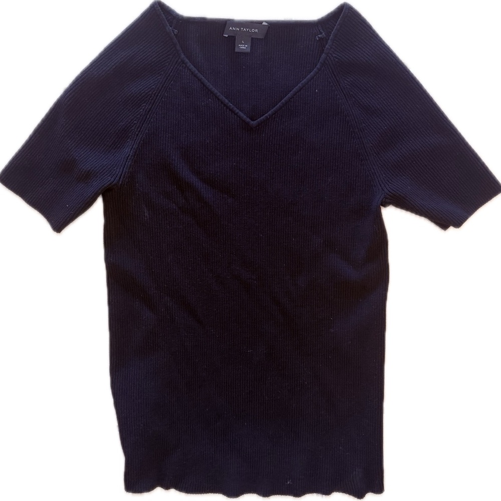 Ann Taylor ribbed V neck blouse Large